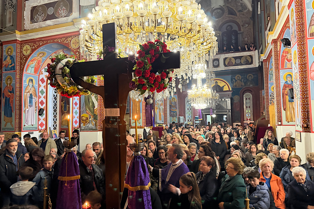 Η ακολουθία των Παθών σε Λάρισα και Αμπελώνα