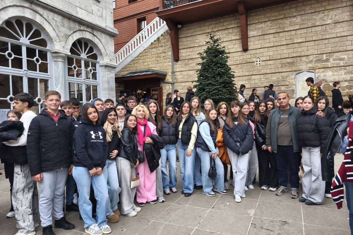 Το 1ο Γυμνάσιο Τυρνάβου «Αχιλλέας Τζάρτζανος» στην Κωνσταντινούπολη: Μια Εμπειρία Ζωής και Γνώσης