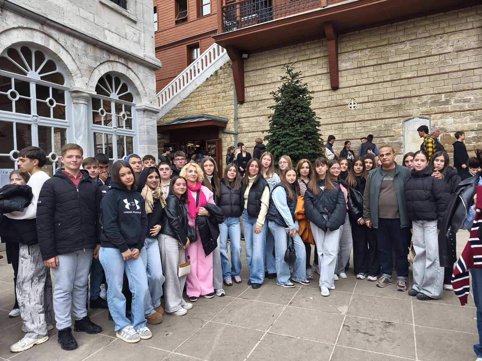 Το 1ο Γυμνάσιο Τυρνάβου «Αχιλλέας Τζάρτζανος» στην Κωνσταντινούπολη: Μια Εμπειρία Ζωής και Γνώσης