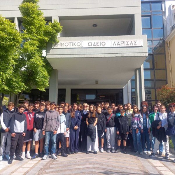 Μαθητές του Προτύπου Γυμνασίου Λάρισας σε μουσικοθεατρική εμπειρία στο Δημοτικό Ωδείο