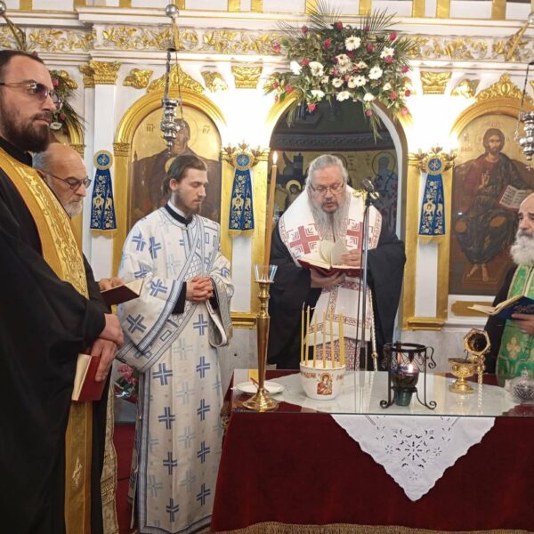 Το μυστήριο του Ευχελαίου τέλεσε ο Μητροπολίτης στη Ροδιά, παρουσία του δημάρχου