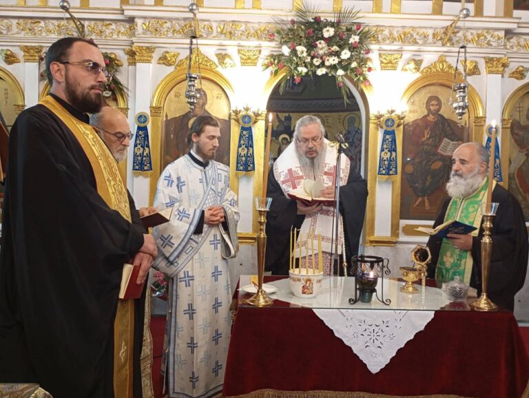 Το μυστήριο του Ευχελαίου τέλεσε ο Μητροπολίτης στη Ροδιά, παρουσία του δημάρχου