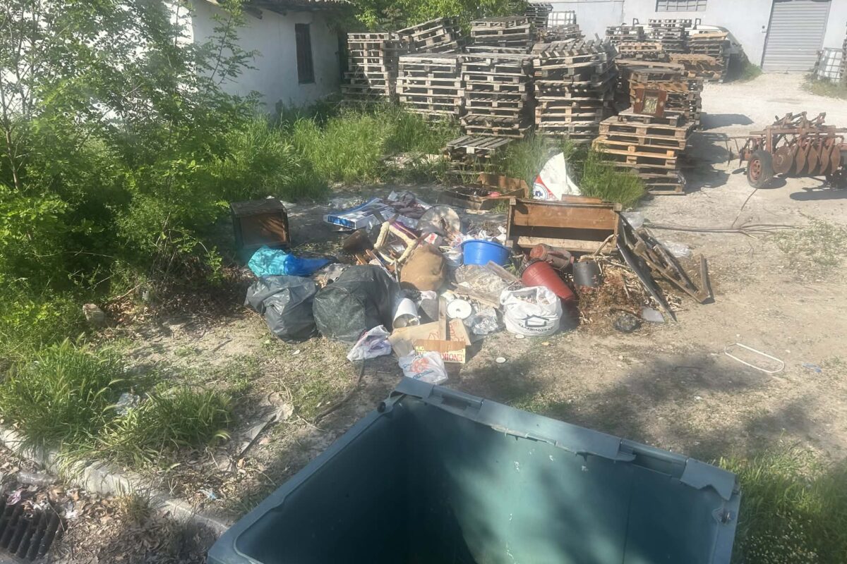Συνεχίζεται η ανεξέλεγκτη εναπόθεση απορριμμάτων στον Αμπελώνα