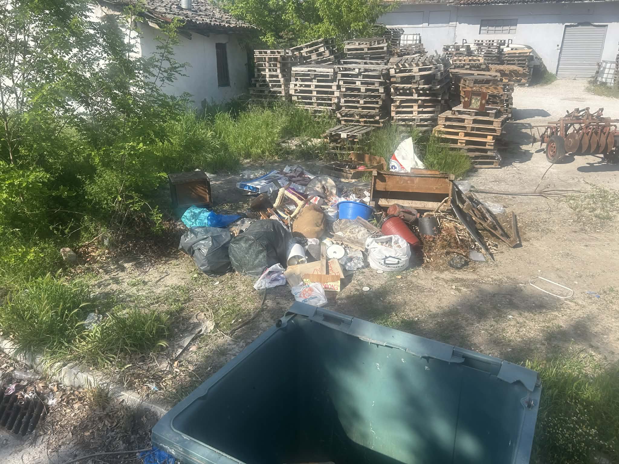 Συνεχίζεται η ανεξέλεγκτη εναπόθεση απορριμμάτων στον Αμπελώνα