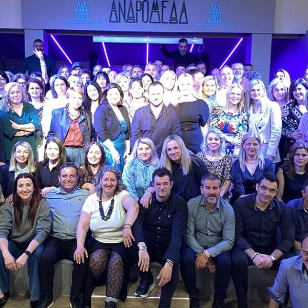 Συγκίνηση και κέφι στη συνάντηση απόφοιτων του 1996 από τα Λύκεια του Τυρνάβου