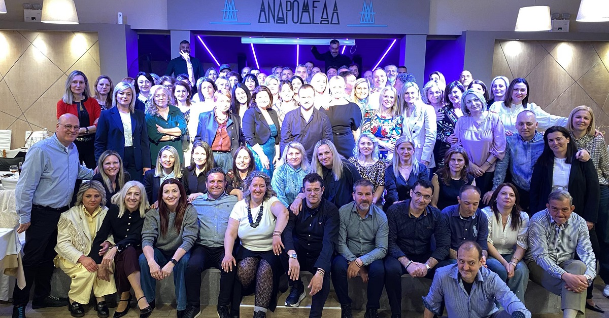 Συγκίνηση και κέφι στη συνάντηση απόφοιτων του 1996 από τα Λύκεια του Τυρνάβου