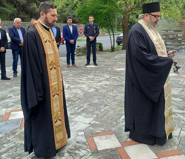 Δήμος Τεμπών: Τρισάγιο στη μνήμη των αδικοχαμένων μαθητών από το Μακροχώρι Ημαθίας στα Τέμπη