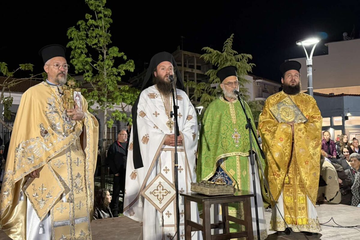 Ευλάβεια και λαμπρότητα στην περιφορά των επιταφίων στον Τύρναβο