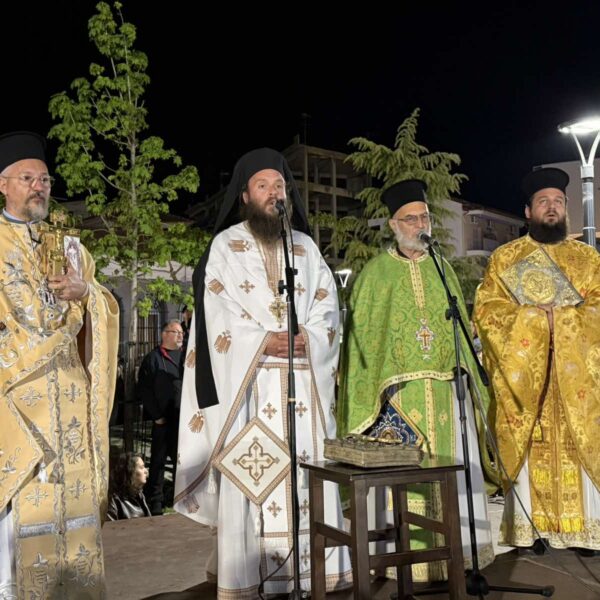 Ευλάβεια και λαμπρότητα στην περιφορά των επιταφίων στον Τύρναβο