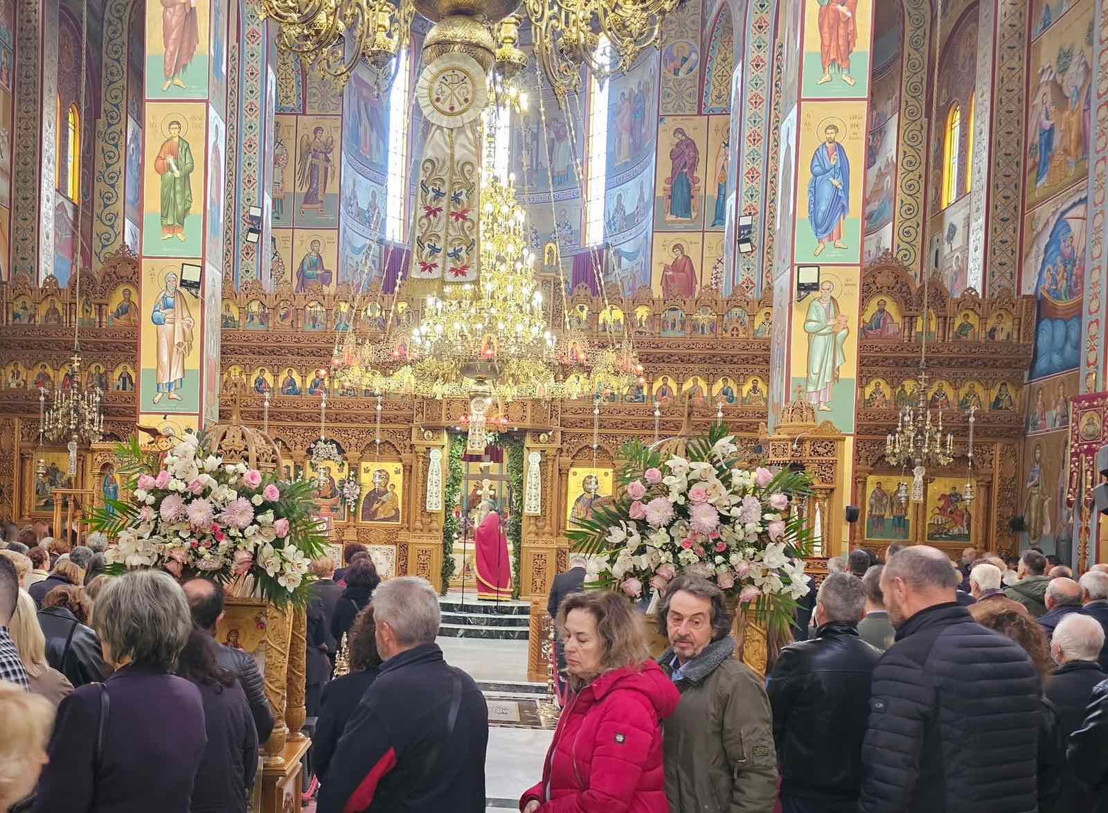 Ιερέας κατά πολιτικών στο κήρυγμά του στη Λάρισα