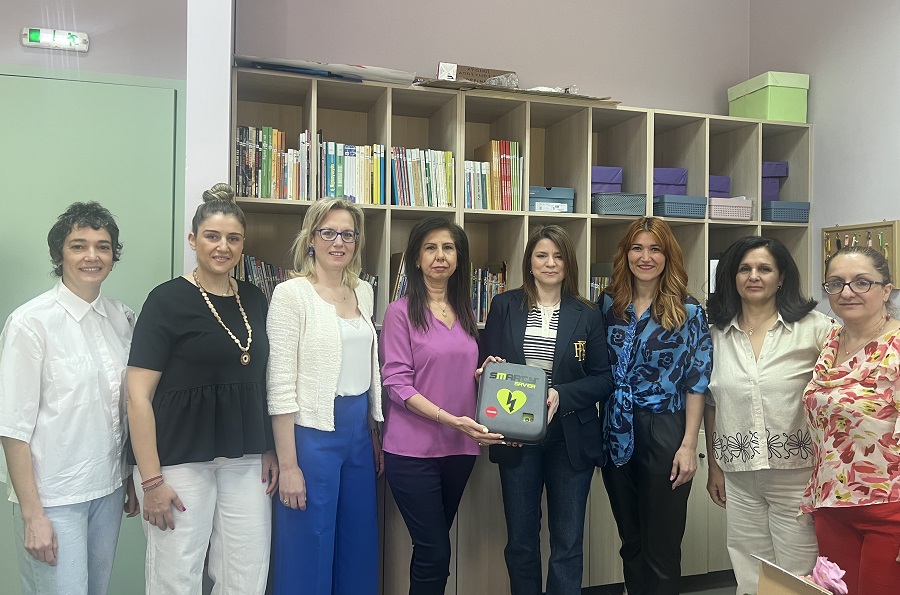 «Πράξη Ζωής» στο 8ο Νηπιαγωγείο Λάρισας: Δωρεά Απινιδωτή από την εταιρεία EXALCO