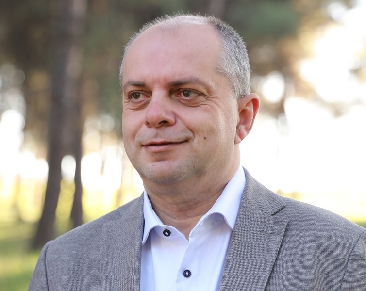 Χρήστος Καπετάνος: «Σήμερα ανοίγετε τα φτερά σας. Οι γονείς και οι δάσκαλοι, θα είμαστε παντοτινά δίπλα σας. Καλή επιτυχία».