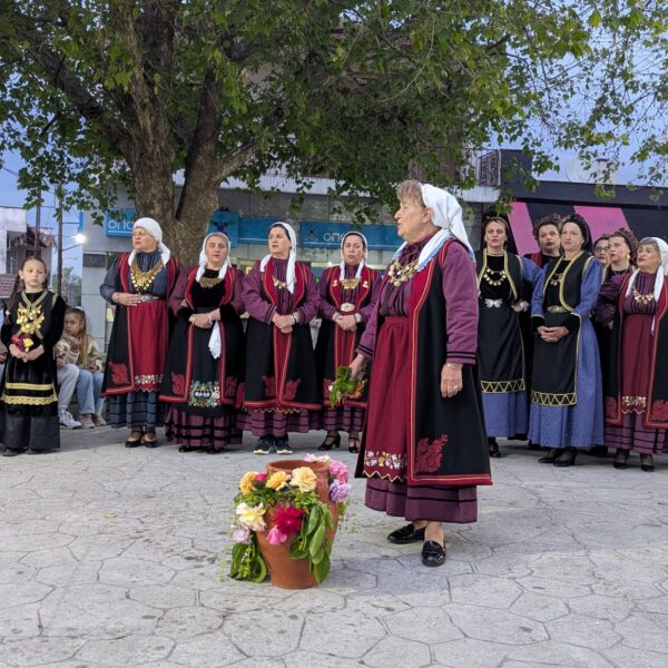 “Κλήδονας”, “Ρουμάνα” και “Πιρπιρίτσα” αναβίωσαν για ακόμη μια χρονιά στο Βλαχογιάννι