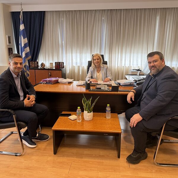 Συνάντηση της Γ.Γ Αποκεντρωμένης Ρ. Καραλαριώτου με τον αντιπρόεδρο του Επιμελητηρίου Δ. Παπαλέξη