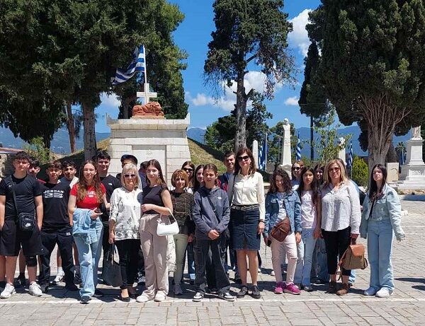Μαντική τέχνη – Ευ αγωνίζεσθαι – Ελευθερία ένα ταξίδι γνώσης και εμπειρίας για τη Γ΄ Γυμνασίου Αμπελώνα