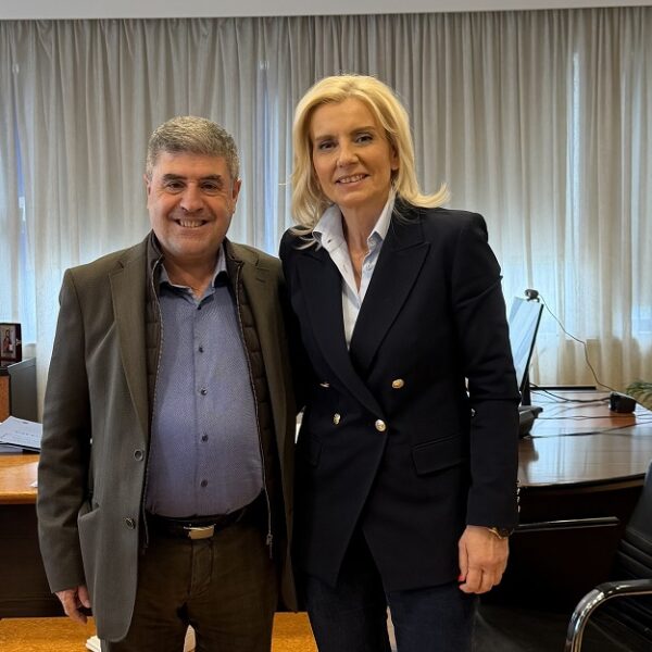 Με τη Ρ. Καραλαριώτου συναντήθηκε στη Λάρισα ο γ.γ. υποδοχής αιτούντων άσυλο
