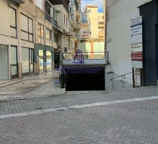 Πωλείται υπόγειο πάρκινγκ στον Τύρναβο