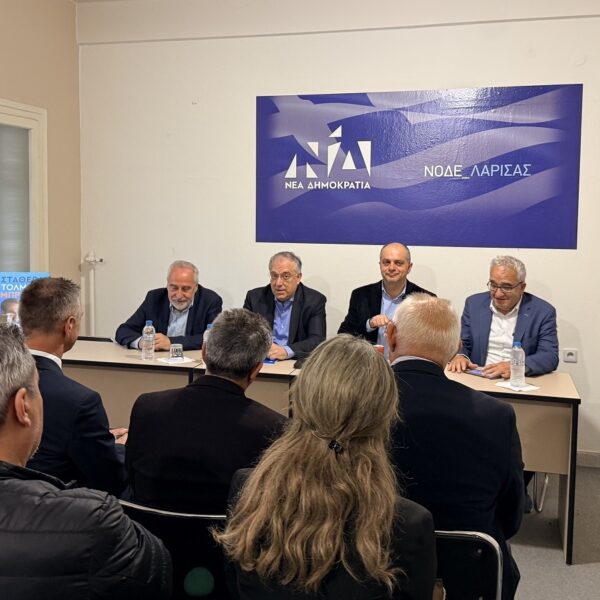 Στα γραφεία της ΔΕΕΠ Λάρισας της ΝΔ Ο Τ. Θεοδωρικάκος