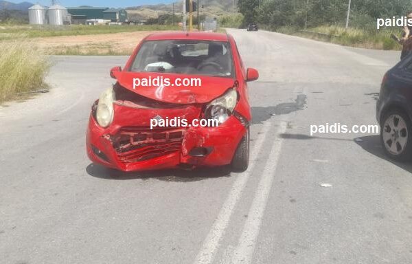 Δύο παιδιά και μία γυναίκα τραυματίστηκαν σε τροχαίο στη διασταύρωση Ροδιάς