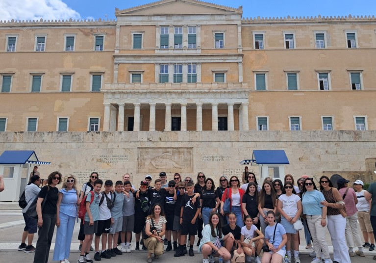 Επίσκεψη της ΣΤ΄ Τάξης του 3ου Δημοτικού Σχολείου Αμπελώνα στη Βουλή των Ελλήνων