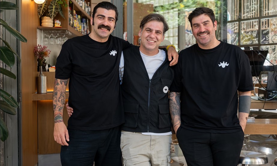 Έρλι, το νέο all day στέκι των Εξαρχείων γεννήθηκε από μια παρέα Λαρισαίων και Τρικαλινών