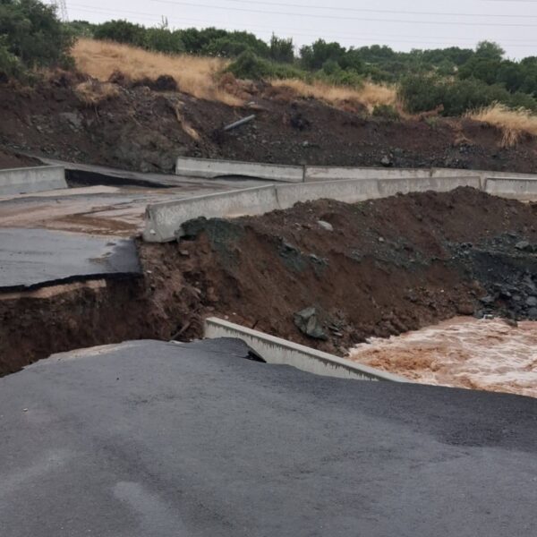 Εικόνες ντροπής και οργής στα Φάρσαλα – Μία σύντομη δυνατή βροχή παρέσυρε το αφήγημα Κουρέτα (φωτο)