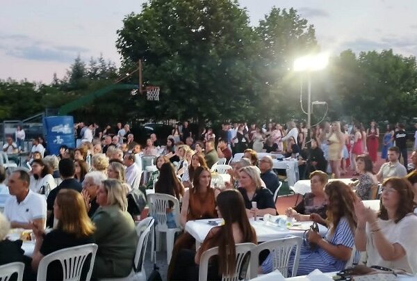 «Κοιτάζοντας το χθες, αγκαλιάζοντας το αύριο»: Συγκινητική βραδιά αποφοίτησης στο ΓΕΛ Τυρνάβου