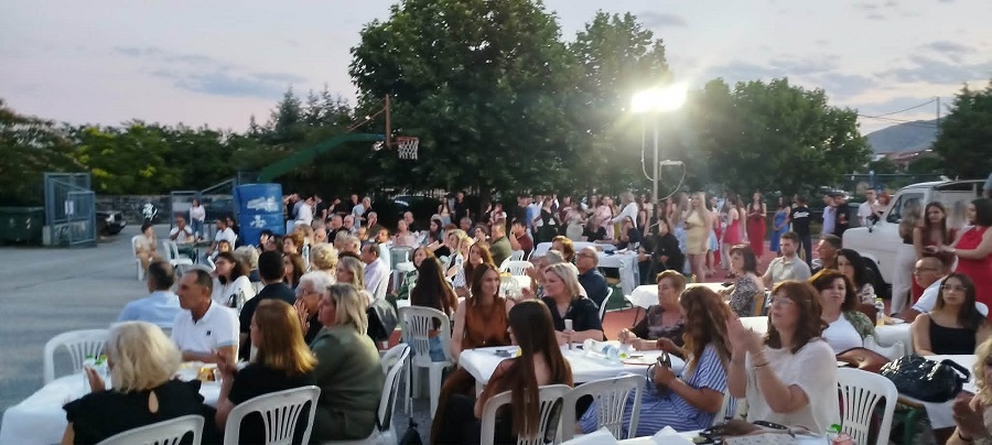 «Κοιτάζοντας το χθες, αγκαλιάζοντας το αύριο»: Συγκινητική βραδιά αποφοίτησης στο ΓΕΛ Τυρνάβου