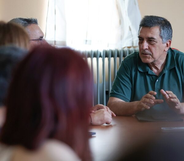Στις δομές ψυχικής υγείας της Λάρισας ο Δημήτρης Κουρέτας