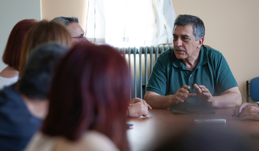 Στις δομές ψυχικής υγείας της Λάρισας ο Δημήτρης Κουρέτας