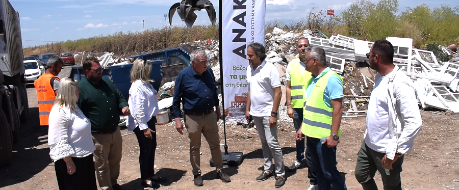 «Μαζεύουν εκατοντάδες τόνους μπάζα από τη Χάλκη»