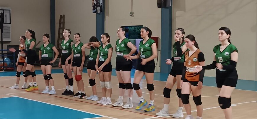 Μετάλλιο για της παγκορασίδες της ομάδας Volley του Γυμναστικού Συλλόγου Τυρνάβου