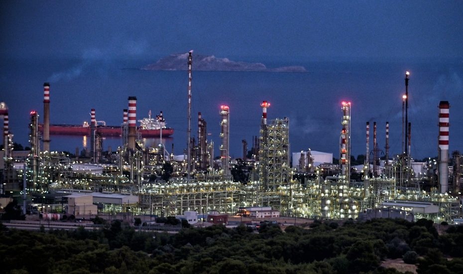 Εκτός κρατικού ελέγχου τα διυλιστήρια – Γιατί οι τιμές των καυσίμων ανεβαίνουν γρήγορα και πέφτουν αργά;