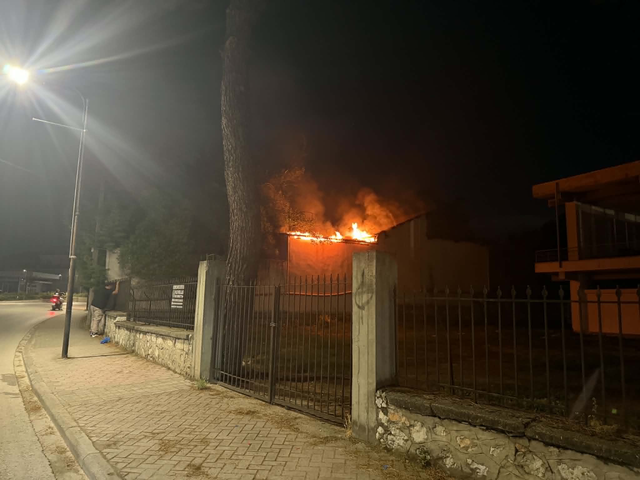 Φωτιά στο δημοτικό κτίριο της Τούμπας στον Τύρναβο