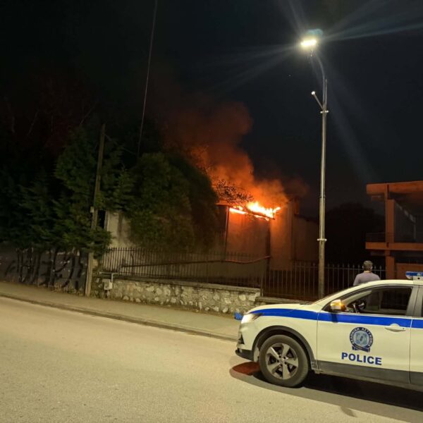 Φωτιά σε εργοστάσιο στη Λάρισα