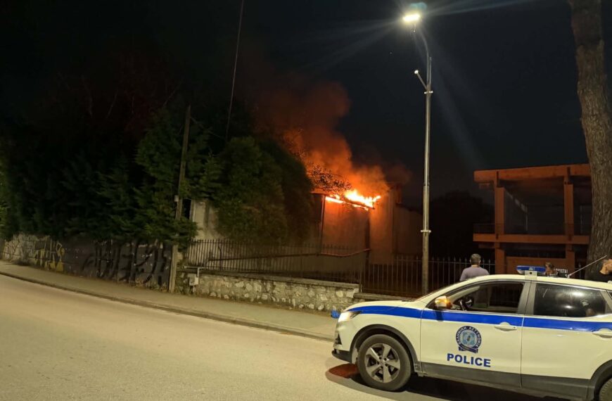 Φωτιά σε εργοστάσιο στη Λάρισα