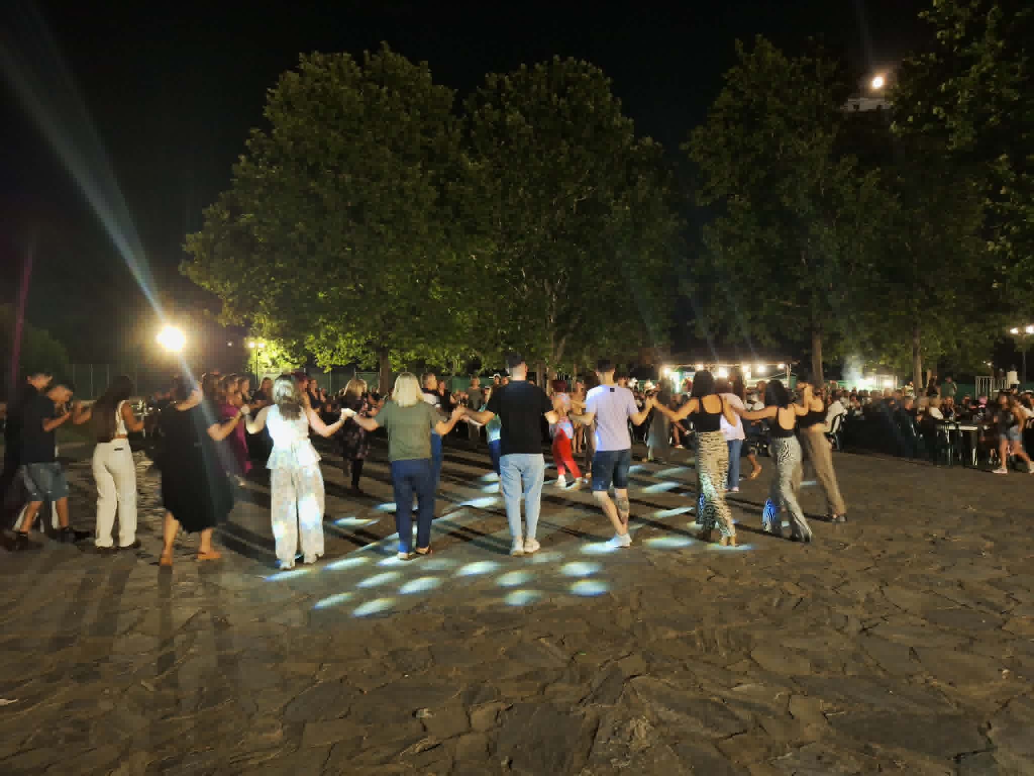 Ολοι μια παρέα στο μεγάλο παραδοσιακό & λαϊκό γλέντι του Γ.Σ. Αμπελώνα με τη Γιώτα Γρίβα