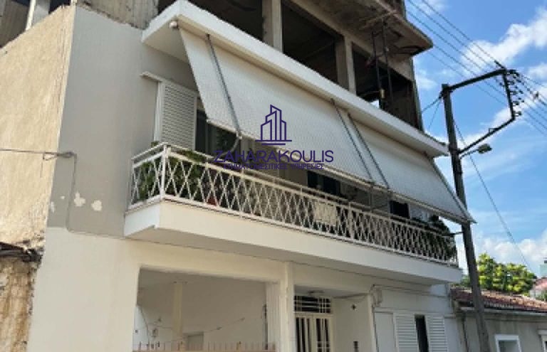 Πωλούνται διαμέρισμα και ημιτελής μεζονέτα στον Τύρναβο