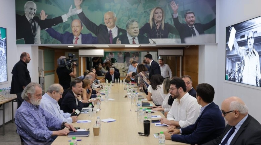 Στους τομείς οικονομίας και δικαιοσύνης της σκιώδους κυβέρνησης του ΠΑΣΟΚ οι Φ. Σαχινίδης και Ευ. Λιακούλη