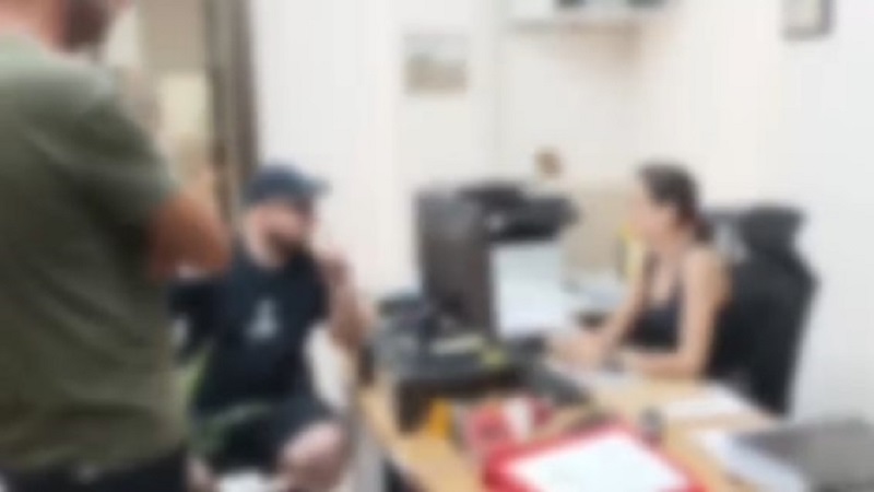Παρέμβαση του Ρουβίκωνα στην Επιθεώρησης Εργασίας στη Λάρισα