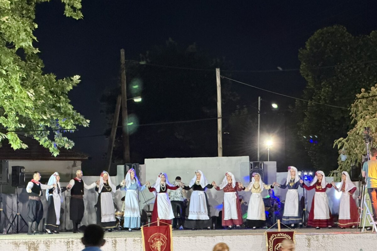Συνάντηση χορευτικών ομάδων στον Αμπελώνα (φωτορεπορτάζ)