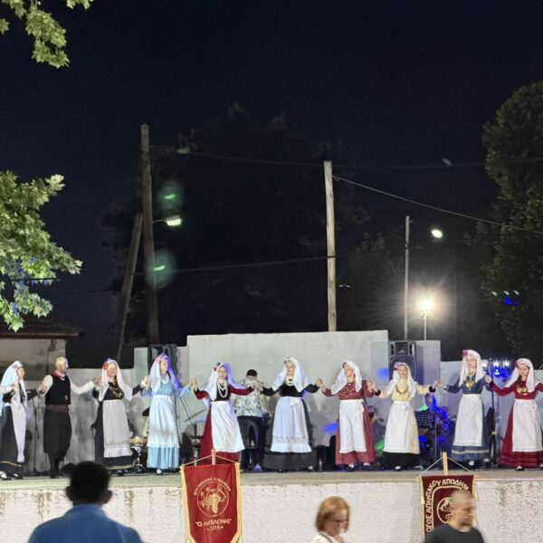 Συνάντηση χορευτικών ομάδων στον Αμπελώνα (φωτορεπορτάζ)