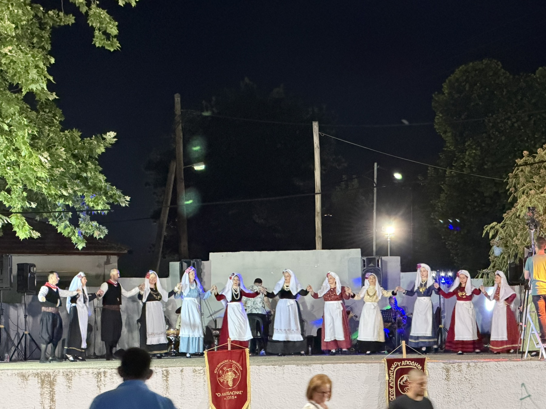 Συνάντηση χορευτικών ομάδων στον Αμπελώνα (φωτορεπορτάζ)