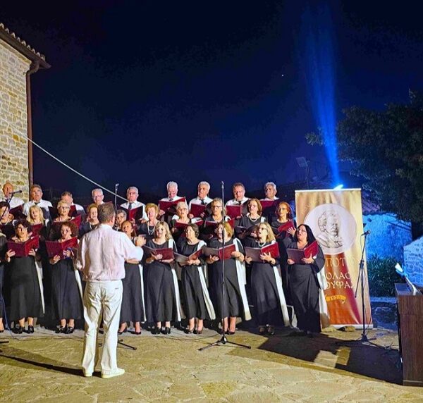 Επιτυχημένη εμφάνιση στην Άρτα από τη Δημοτική Χορωδία Φαρσάλων