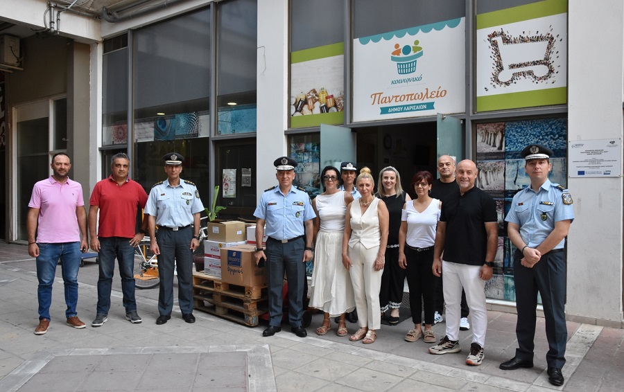 Τρόφιμα στο Κοινωνικό Παντοπωλείο Λάρισας από τους αστυνομικούς Λάρισας και Μαγνησίας