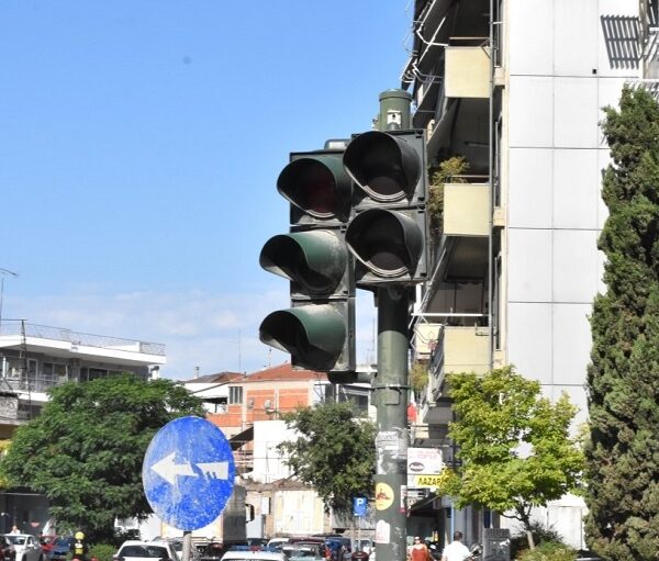 Δήμος Λαρισαίων: Προσωρινή διακοπή λειτουργίας φωτεινών σηματοδοτών στην οδό Ιωαννίνων λόγω εργασιών αναβάθμισης