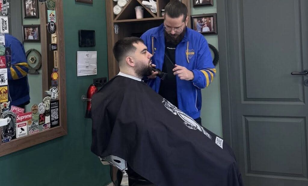 De Barbershop: Ανοιχτό όλο το καλοκαίρι στον Αμπελώνα!