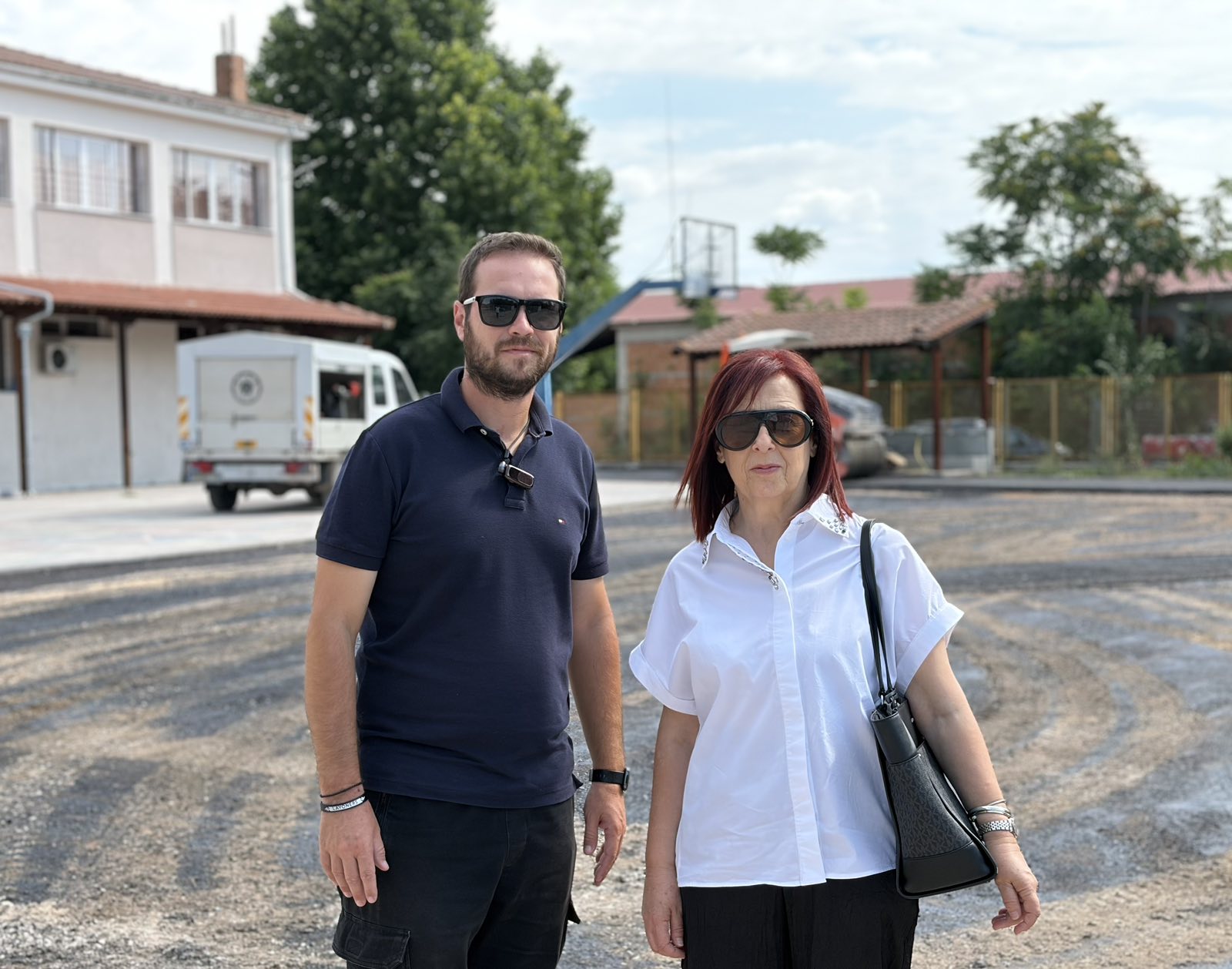 Ολοκληρώθηκαν οι εργασίες διαμόρφωσης του προαύλιου χώρου στο 1ο Δημοτικό Σχολείο Τυρνάβου