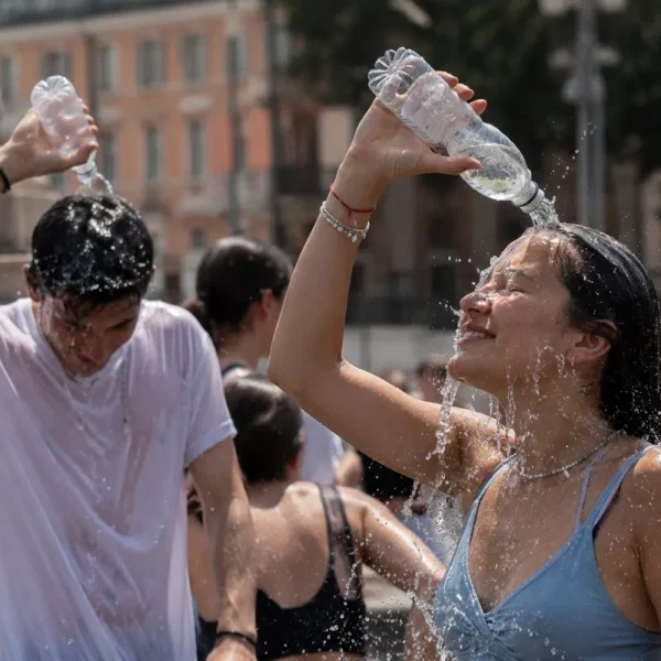 Προειδοποίηση για έναν δύσκολο Αύγουστο: Οι τροπικές νύχτες που δεν αφήνουν την Ευρώπη να «ανασάνει»