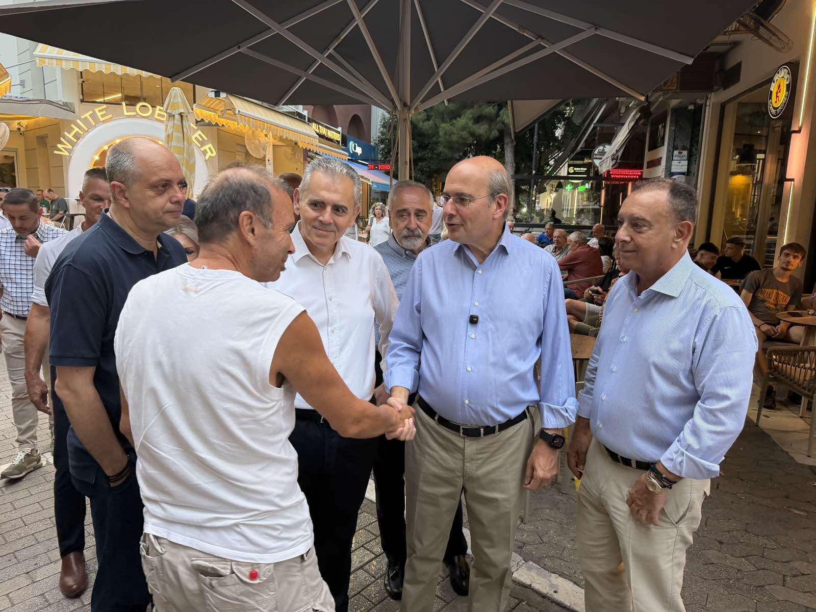 Περιοδεία στο κέντρο της Λάρισας για τον αντιπρόεδρο της κυβέρνησης Κ. Χατζηδάκη